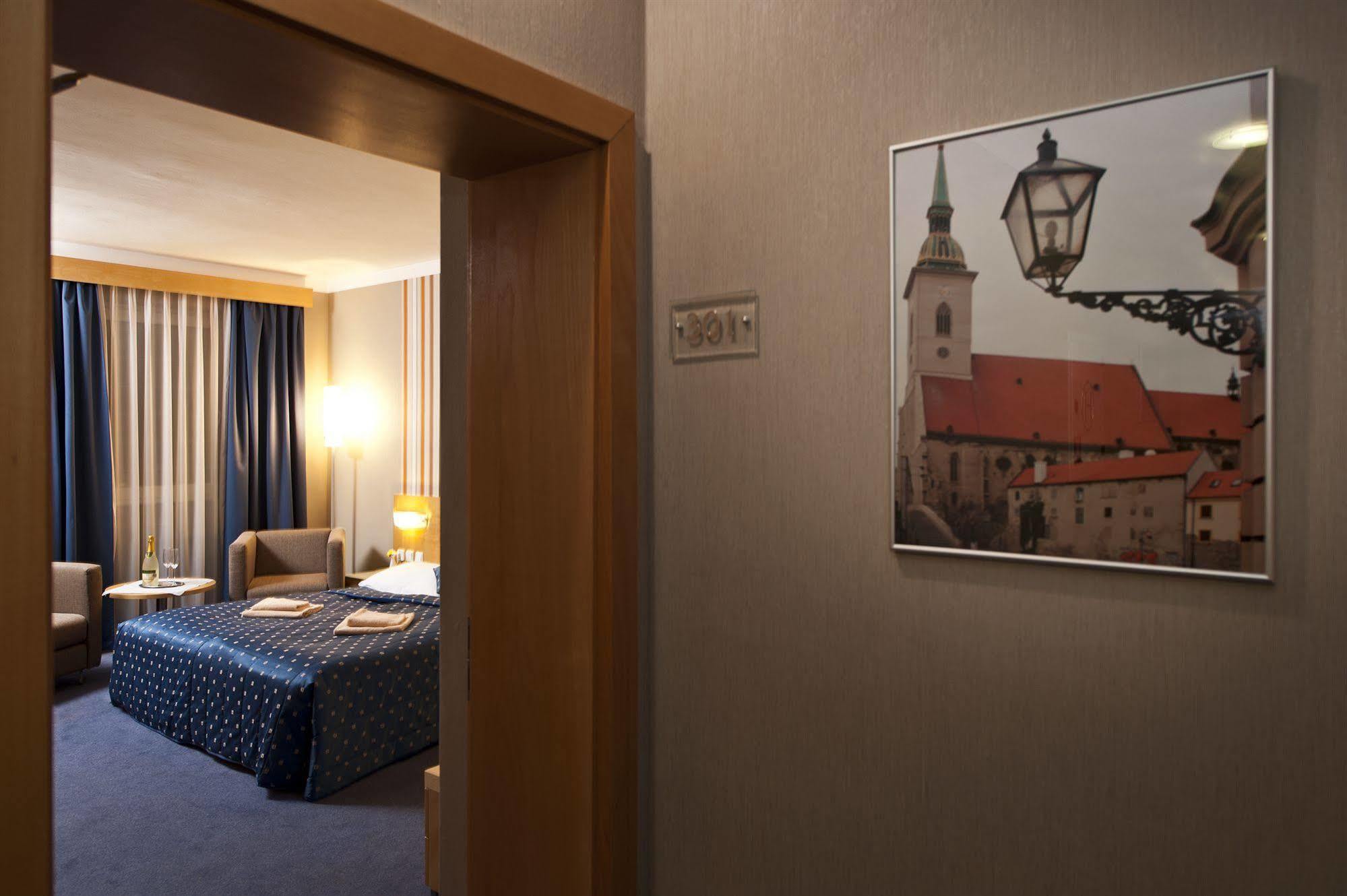 Hotel Blue Bratislava Esterno foto